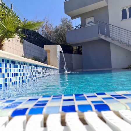 Villa Holiday Apartments بار المظهر الخارجي الصورة