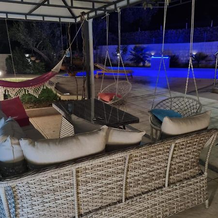 Villa Holiday Apartments بار المظهر الخارجي الصورة