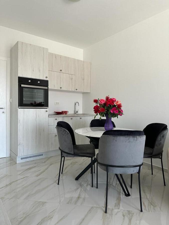 Villa Holiday Apartments بار المظهر الخارجي الصورة