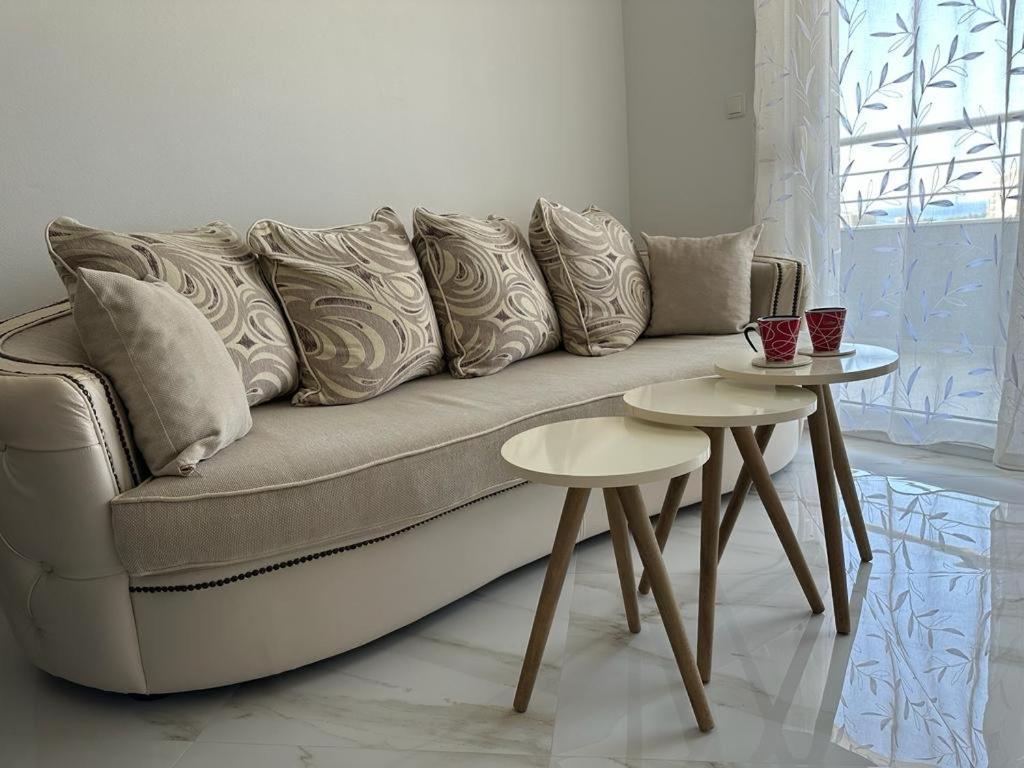 Villa Holiday Apartments بار المظهر الخارجي الصورة