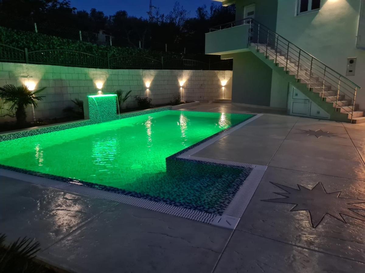 Villa Holiday Apartments بار المظهر الخارجي الصورة