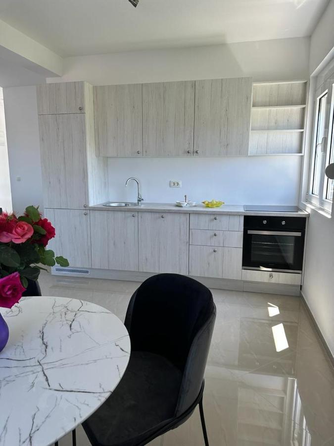 Villa Holiday Apartments بار المظهر الخارجي الصورة