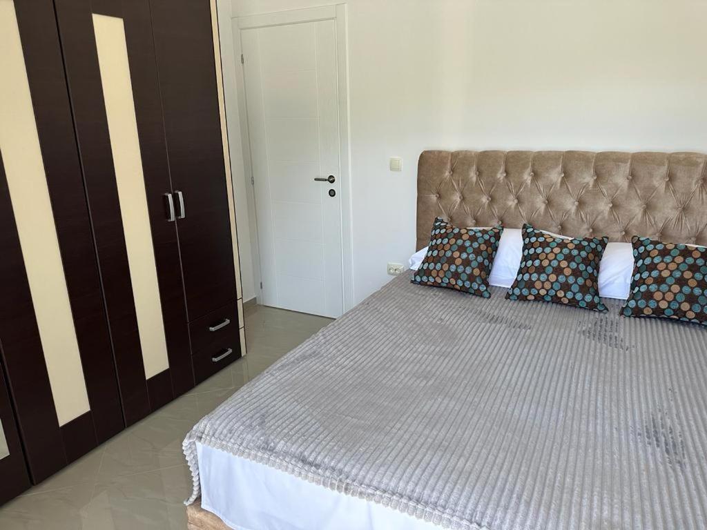 Villa Holiday Apartments بار المظهر الخارجي الصورة