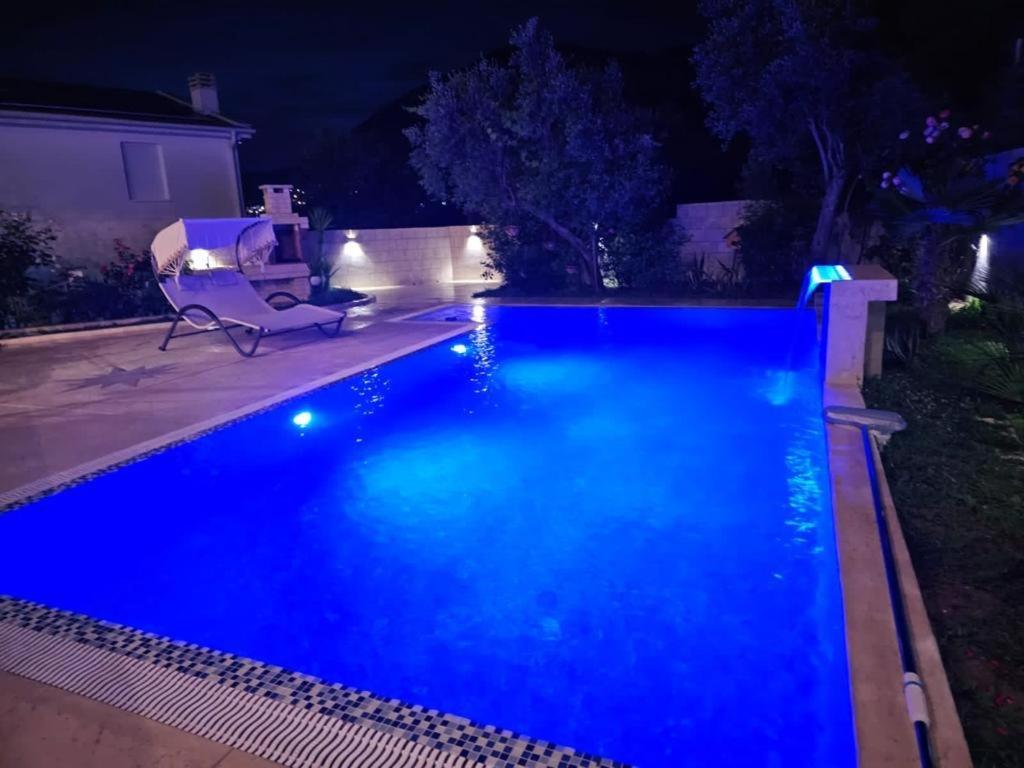 Villa Holiday Apartments بار المظهر الخارجي الصورة