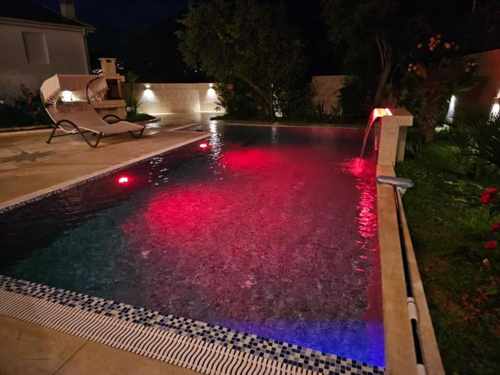 Villa Holiday Apartments بار المظهر الخارجي الصورة