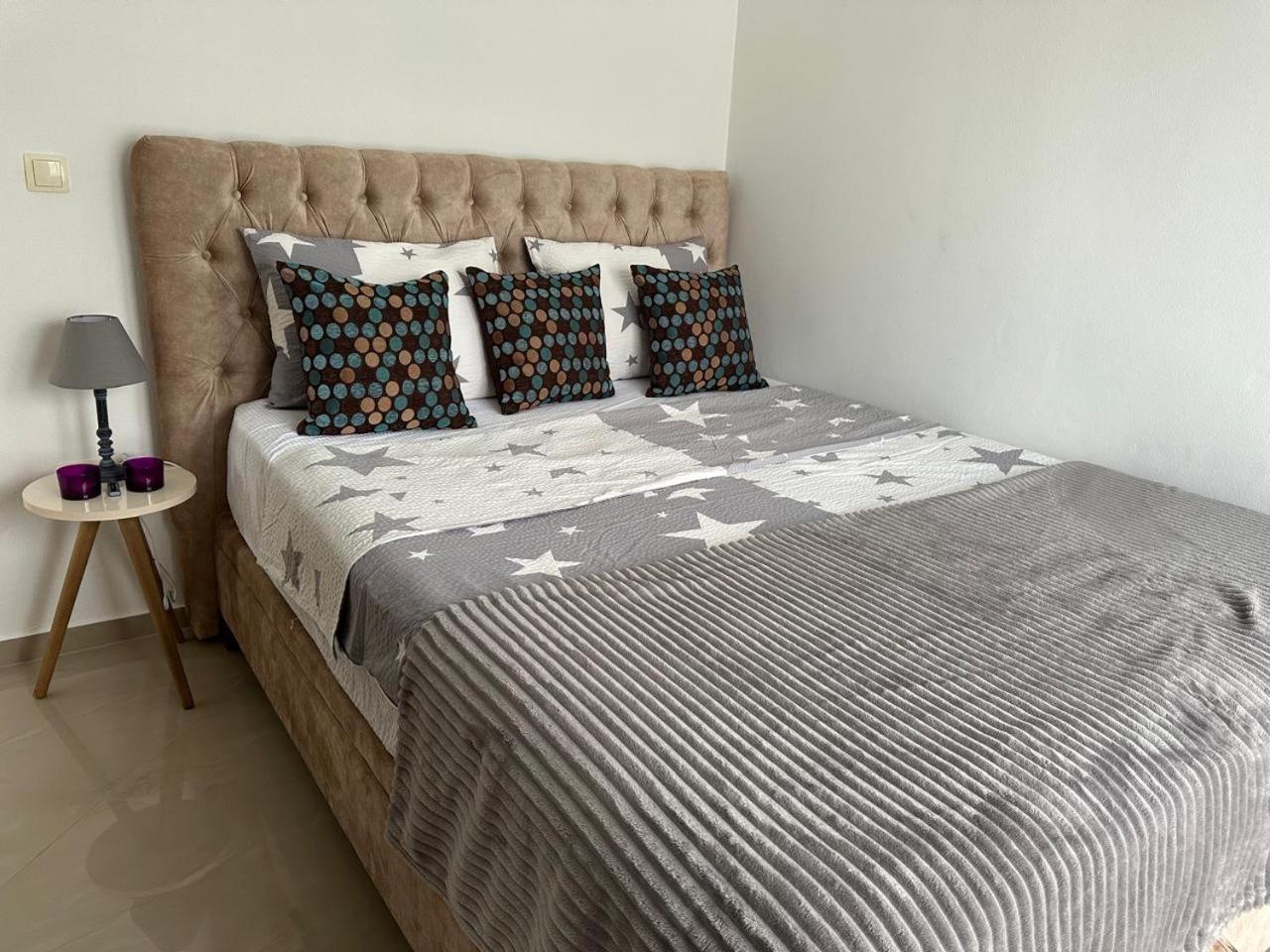 Villa Holiday Apartments بار المظهر الخارجي الصورة