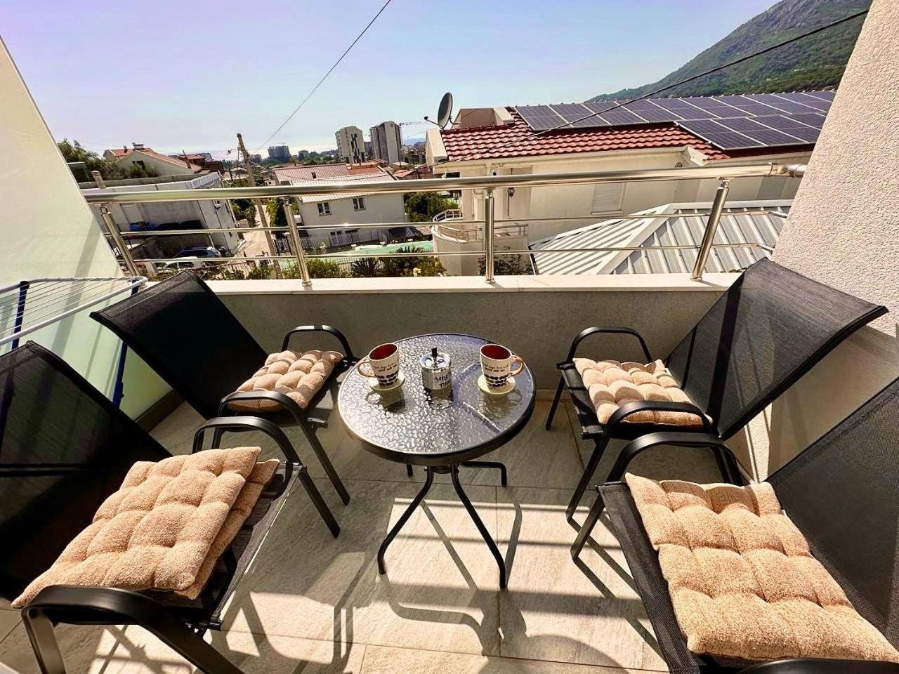 Villa Holiday Apartments بار المظهر الخارجي الصورة
