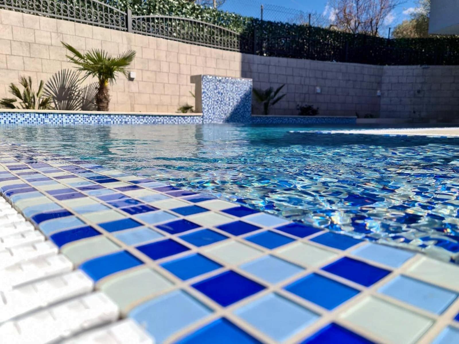 Villa Holiday Apartments بار المظهر الخارجي الصورة