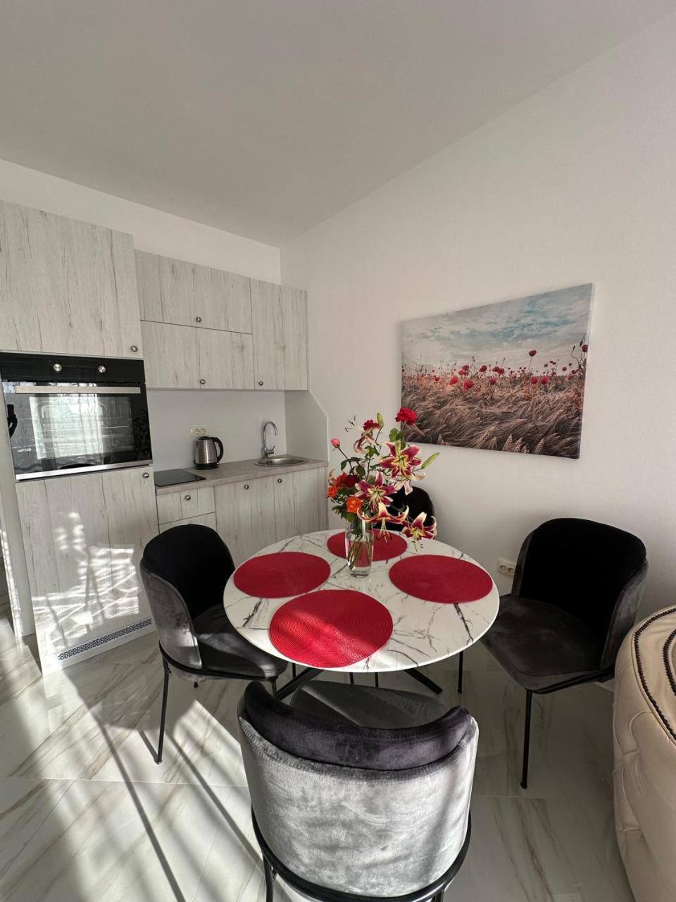 Villa Holiday Apartments بار المظهر الخارجي الصورة